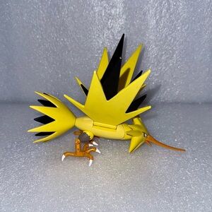 Pokemon Nintendo Game Freak Zapdos Articulated Toy Action Figure 2022 NO STAND